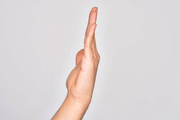 Mano Joven Caucásico Mostrando Los Dedos Sobre Fondo Blanco Aislado — Foto de Stock