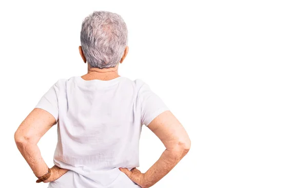 Senior Hermosa Mujer Con Ojos Azules Pelo Gris Con Camiseta —  Fotos de Stock