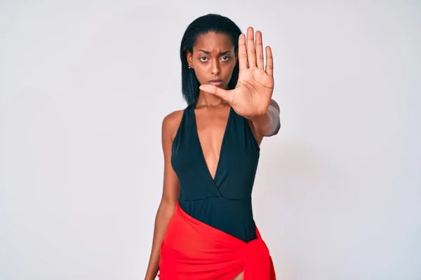 Jonge Afro Amerikaanse Vrouw Badpak Die Niet Meer Zingt Met — Stockfoto