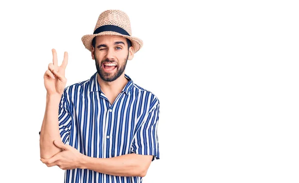 Giovane Bell Uomo Con Barba Che Indossa Cappello Estivo Camicia — Foto Stock