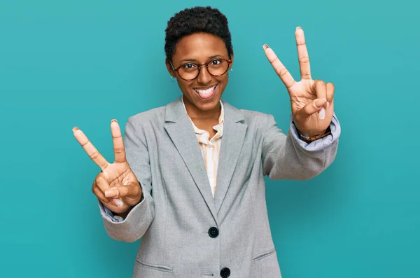 Νεαρή Αφροαμερικανή Γυναίκα Που Φοράει Επαγγελματικά Ρούχα Χαμογελώντας Γλώσσα Έξω — Φωτογραφία Αρχείου