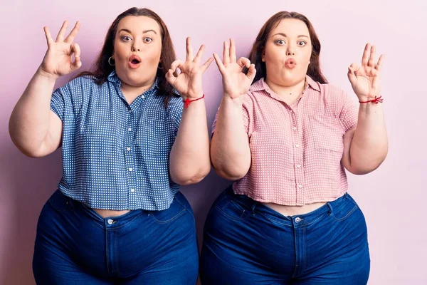 Junge Size Zwillinge Lässiger Kleidung Wirkten Überrascht Und Schockiert Als — Stockfoto