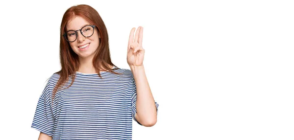 Jonge Lees Hoofd Vrouw Dragen Casual Kleding Bril Tonen Wijzen — Stockfoto