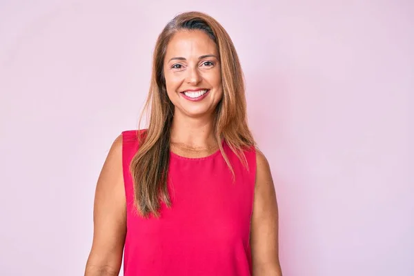 Middle Age Hispanic Woman Wearing Casual Clothes Happy Cool Smile — Stock Photo, Image