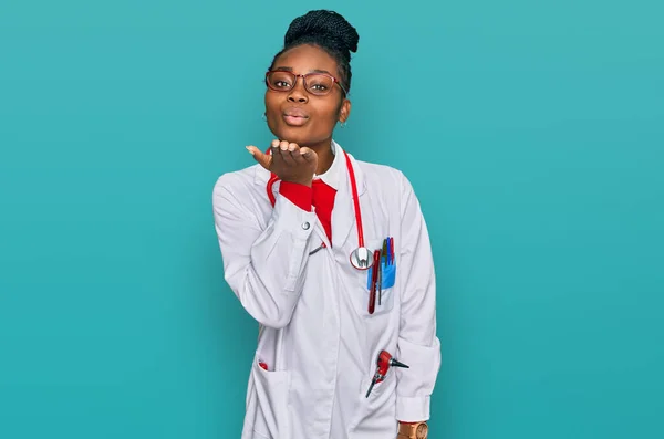 Young African American Woman Wearing Doctor Uniform Stethoscope Looking Camera — Stock Photo, Image