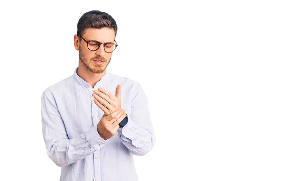 Hombre Joven Guapo Con Oso Usando Camisa Negocios Elegante Gafas —  Fotos de Stock