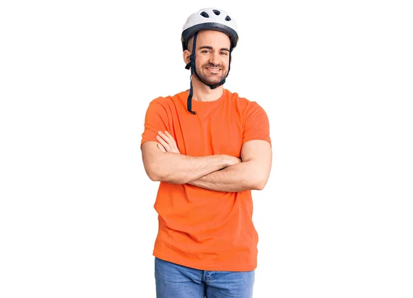 Joven Hombre Guapo Con Casco Bicicleta Cara Feliz Sonriendo Con — Foto de Stock