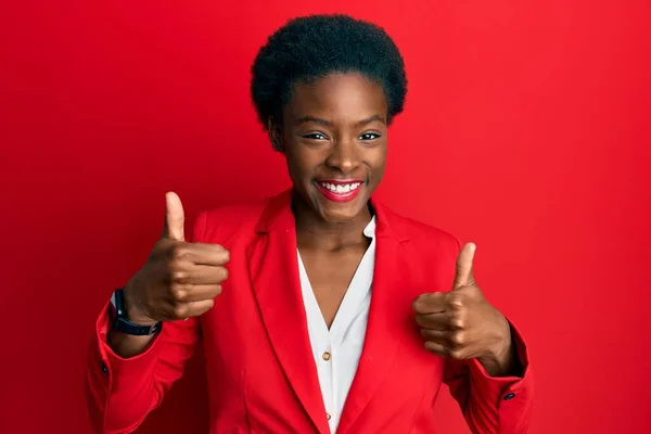 Junge Afrikanisch Amerikanische Mädchen Businesskleidung Erfolgszeichen Tun Positive Geste Mit — Stockfoto