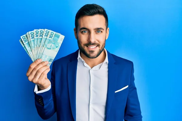 Junger Hispanischer Geschäftsmann Businessanzug Mit Brasilianischen Echten Banknoten Die Positiv — Stockfoto