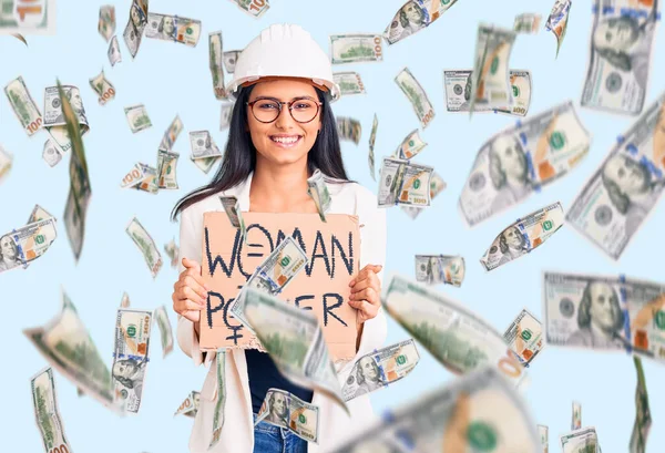 Jovem Bela Menina Latina Vestindo Arquiteto Hardhat Segurando Banner Poder — Fotografia de Stock