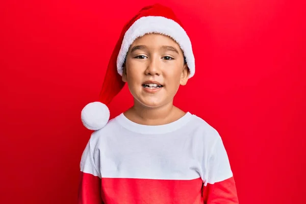Pequeño Niño Hispano Vestido Con Sombrero Navidad Que Positivo Feliz —  Fotos de Stock