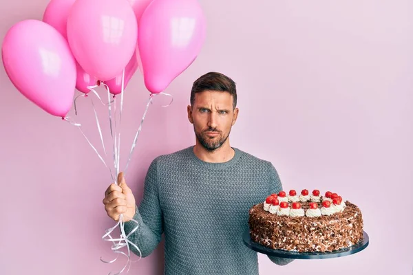 Bell Uomo Con Barba Che Festeggia Compleanno Con Torta Che — Foto Stock