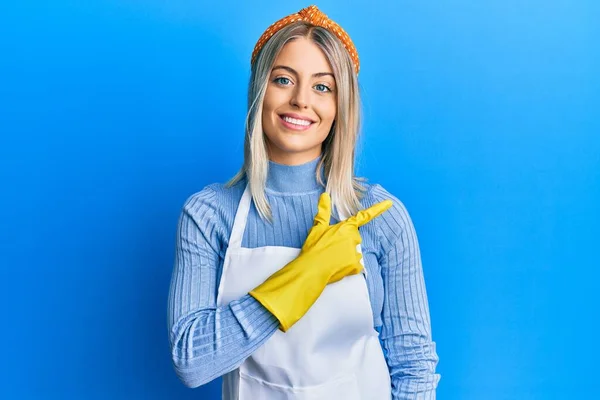 Beautiful Blonde Woman Wearing Cleaner Apron Gloves Cheerful Smile Face — Stock Photo, Image