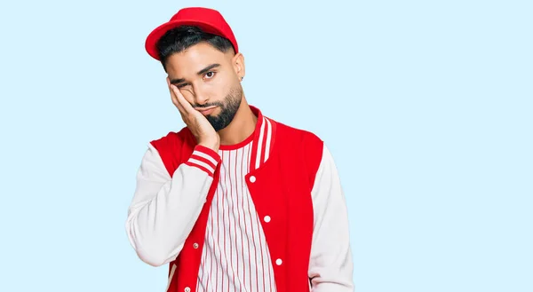 Joven Con Barba Vistiendo Uniforme Béisbol Pensando Cansado Aburrido Con — Foto de Stock