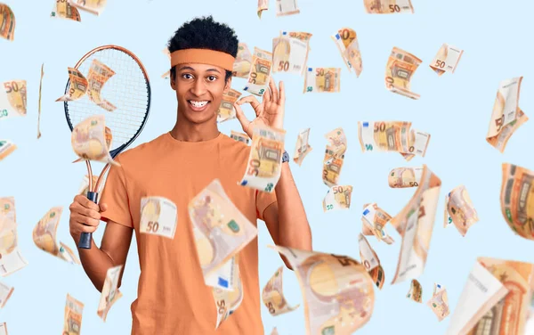 Junger Afrikanisch Amerikanischer Mann Spielt Tennis Hält Schläger Der Hand — Stockfoto