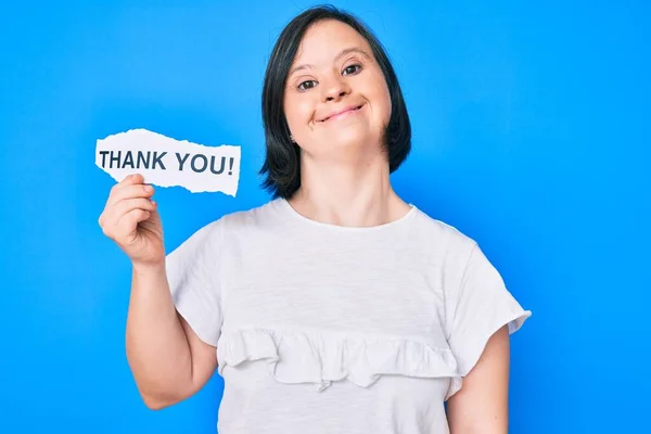 Brunette Woman Syndrome Holding Thank You Paper Looking Positive Happy — Stock Photo, Image