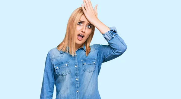 Beautiful Caucasian Woman Wearing Casual Denim Jacket Surprised Hand Head — Stock Photo, Image