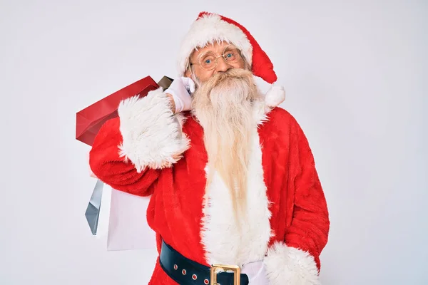 Starý Starší Muž Šedivými Vlasy Dlouhými Vousy Kostýmu Santa Clause — Stock fotografie