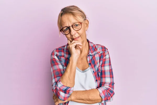 Middle Age Blonde Woman Wearing Casual Clothes Glasses Smiling Looking — Stock Photo, Image