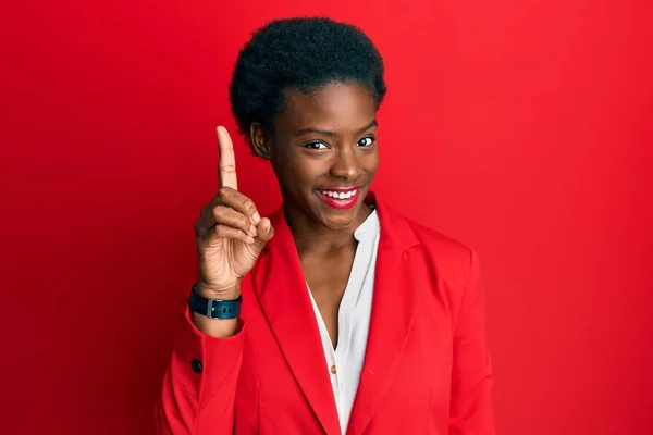 Fiatal Afro Amerikai Lány Aki Üzleti Ruhát Visel Első Számú — Stock Fotó
