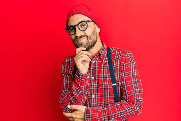 Knappe Man Met Baard Draagt Hipster Elegante Look Glimlachend Zelfverzekerd — Stockfoto