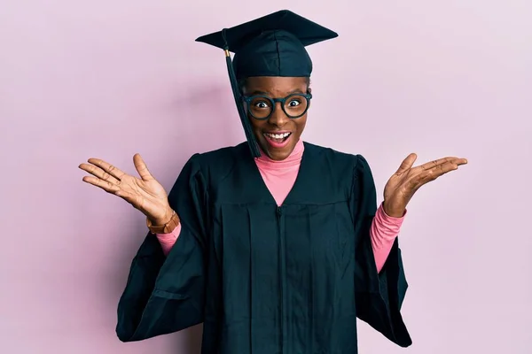 Young African American Girl Wearing Graduation Cap Ceremony Robe Celebrating — Stock Photo, Image