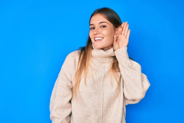 Bella Donna Caucasica Che Indossa Maglione Invernale Lana Sorridente Con — Foto Stock