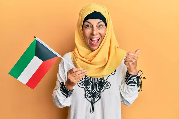 Middle Age Hispanic Woman Wearing Hijab Holding Kuwait Flag Pointing — Stock Photo, Image