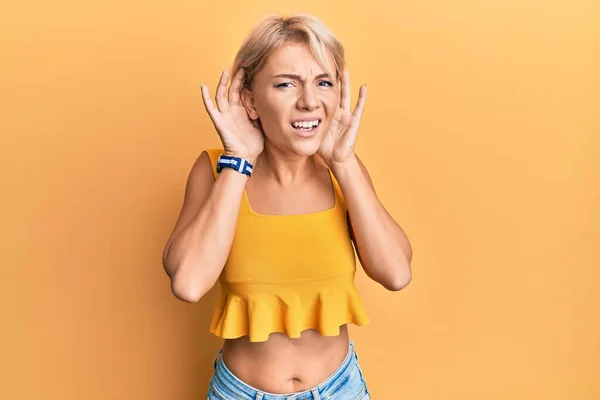 Young Blonde Girl Wearing Casual Clothes Trying Hear Both Hands — Stock Photo, Image