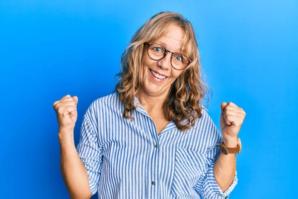 Middle Age Blonde Woman Wearing Casual Clothes Glasses Very Happy — Stock Photo, Image