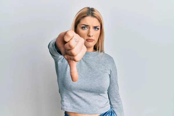 Young Caucasian Woman Wearing Casual Clothes Looking Unhappy Angry Showing — Stock Photo, Image