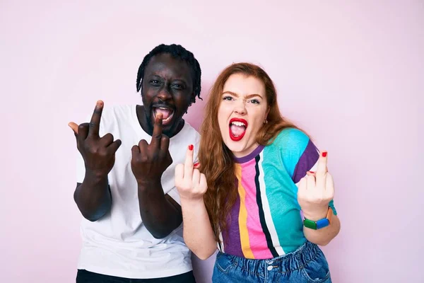Interracial Couple Wearing Casual Clothes Showing Middle Finger Doing Fuck — Fotografia de Stock