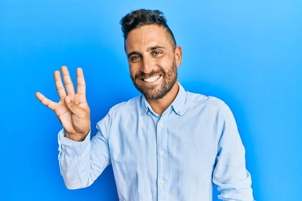 Homem Bonito Com Barba Vestindo Roupas Casuais Mostrando Apontando Para — Fotografia de Stock