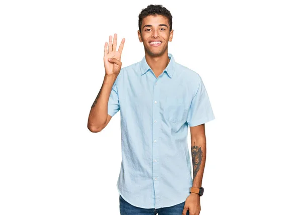 Молодий Афроамериканець Одягнений Повсякденний Одяг Показує Вказує Нього Пальцями Номер — стокове фото