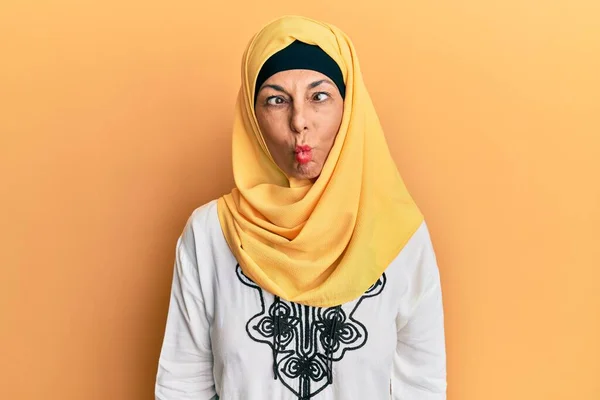 Middle Age Hispanic Woman Wearing Traditional Islamic Hijab Scarf Making — Stock Photo, Image