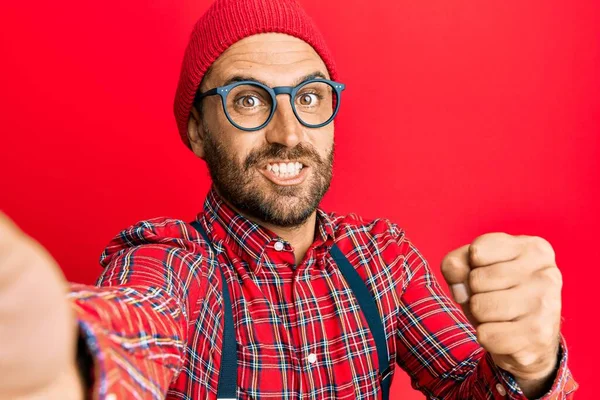 Handsome Hipster Man Beard Taking Selfie Photo Smartphone Annoyed Frustrated — Stock Photo, Image