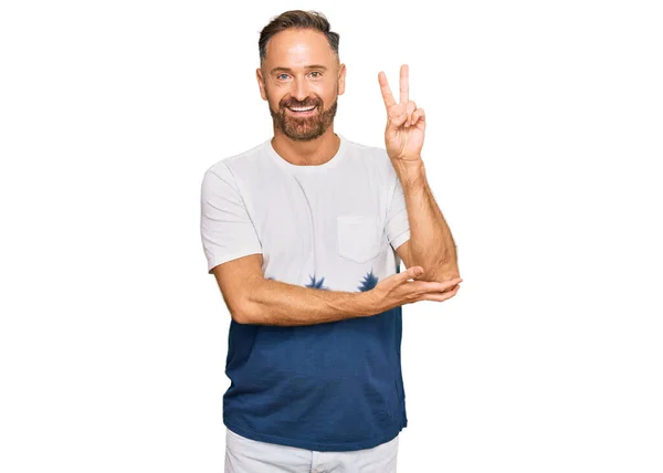 Bonito Homem Meia Idade Vestindo Gravata Casual Tshirt Sorrindo Com — Fotografia de Stock