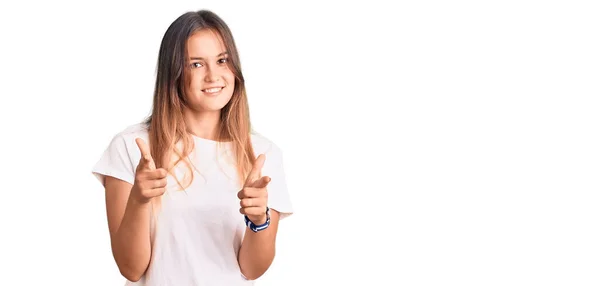 Schöne Kaukasische Frau Lässigem Weißem Shirt Die Mit Dem Finger — Stockfoto