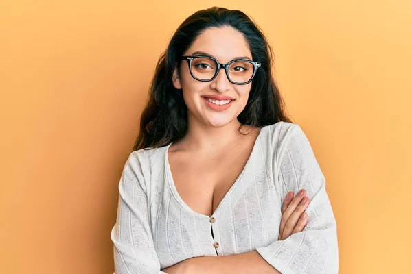 Hermosa Mujer Oriente Medio Con Ropa Casual Gafas Cara Feliz —  Fotos de Stock