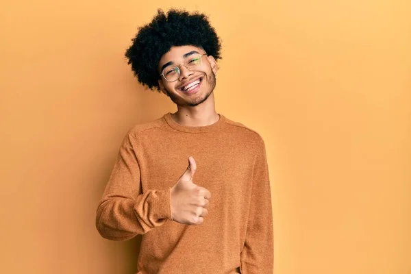 Young African American Man Afro Hair Wearing Casual Winter Sweater — Stock Photo, Image