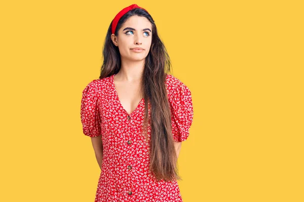 Brunette Teenager Girl Wearing Summer Dress Smiling Looking Side Staring — Stock Photo, Image