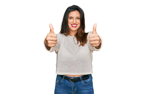Beautiful Hispanic Woman Wearing Casual Sweater Approving Doing Positive Gesture — Stock Photo, Image
