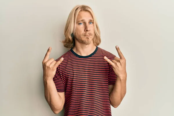 Caucasian Young Man Long Hair Doing Rock Gesture Depressed Worry — Stock Photo, Image