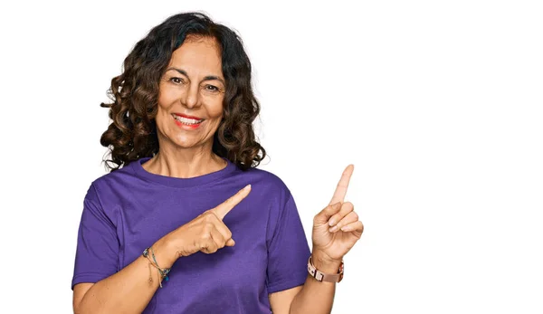 Middle Age Hispanic Woman Wearing Casual Clothes Smiling Looking Camera — Stock Photo, Image