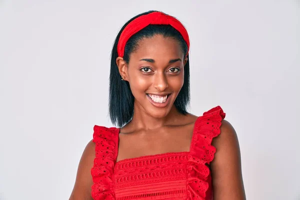 Junge Afrikanisch Amerikanische Frau Lässiger Kleidung Mit Glücklichem Gesicht Und — Stockfoto