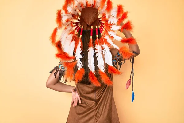 Young Beautiful Latin Girl Wearing Indian Costume Backwards Thinking Doubt — Stock Photo, Image