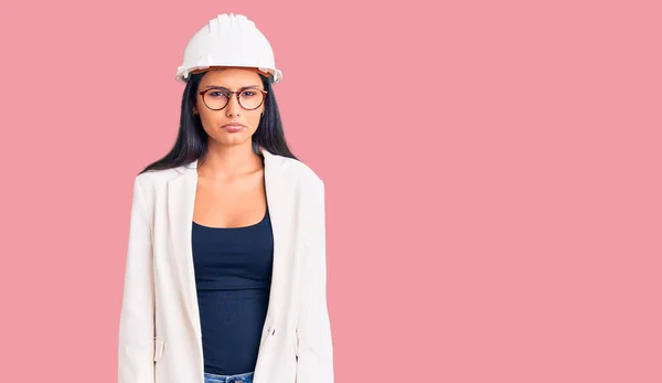 Young Beautiful Latin Girl Wearing Architect Hardhat Glasses Depressed Worry — Stockfoto