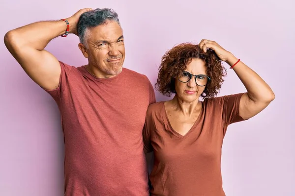 Beautiful Middle Age Couple Together Wearing Casual Clothes Confuse Wondering — Stock Photo, Image