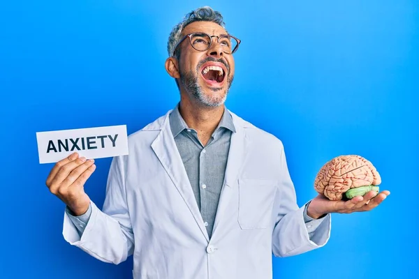 Middle Age Grey Haired Man Wearing Doctor Coat Holding Brain — Foto Stock