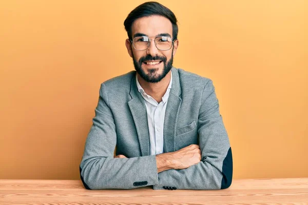 Young Hispanic Man Working Office Looking Positive Happy Standing Smiling — Stock Photo, Image